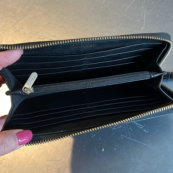 Calvin Klein Wallet. EUC - Picture 5 of 8